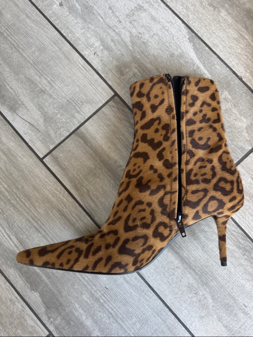 Saint Laurent Ashley Bootie - Leopard Print Pointed Toe Ankle Boots - Picture 3 of 9